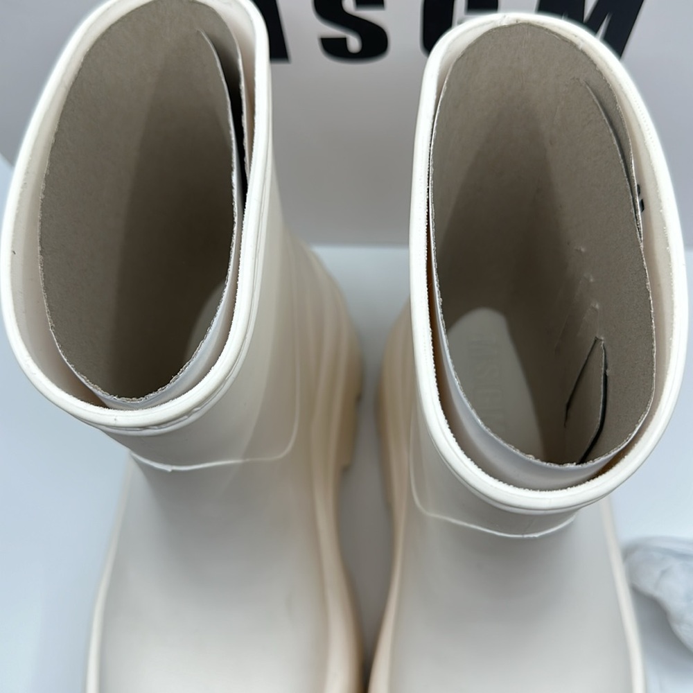 In box MSGM white rubber Carrarma boots, Sz 35 - Picture 8 of 11
